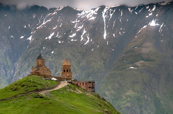Gergeti Trinity Kirken nær bjergbyen Stepantsminda i Georgien - Foto: Nina Slashchilina, Unsplash