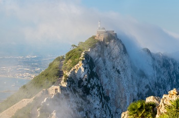 Skyer omgiver klippen, Gibraltar