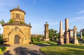 Morgensol og lange skygger i Glasgow Necropolis - Skotland