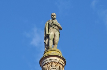 Statue af digteren Sir Walter Scott på George Square, Glasgow i Skotland