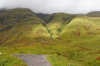 Meget grønne bakker i Glencoe, Skotland