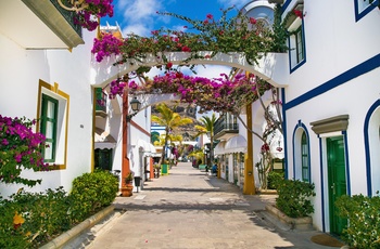 Hyggelig gade i Puerto Mogan på Gran Canaria, Spanien