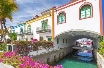 Kanal under smukke huse i Puerto Mogan på Gran Canaria, Spanien