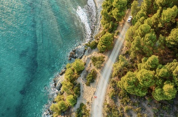 Grusvej langs kysten på Halkidiki - Grækenland