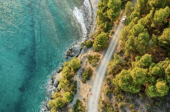 Grusvej langs kysten på Halkidiki - Grækenland