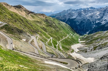 Hårnålesving til Stelvio-passet i Norditalien - Foto: Veloce Bike Rentals, Unsplash