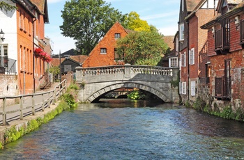 Kanal i byen Winchester, Hampshire i England