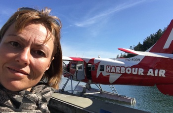 Hanne ved vandflyver, Vancouver i Canada - butikschef i Roskilde