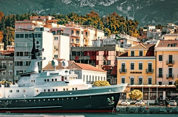 Havnebyen Patras på Peloponnes - Grækenland - Foto: Anastasios Tselepatiotis, Unsplash