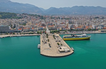 Luftfoto af havnebyen Patras på Peloponnes - Grækenland