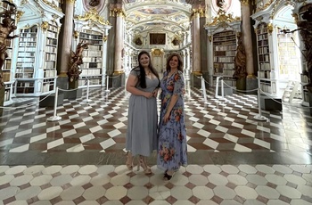 Rejsespecialist Helene i Admont Abbey Library - Østrig