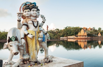 Hindustatuer ved det helligste sted for hinduer - Grand Bassin i Mauritius