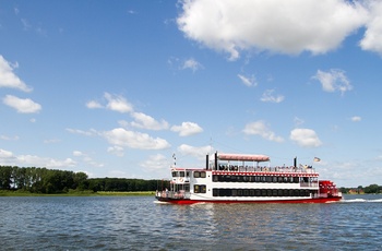 Hjuldamper på Schlei-fjorden i Slesvig-Holsten - Tyskland