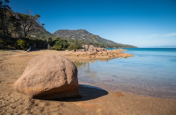 Honeymoon Bay i Freycinet National Park på Tasmanien