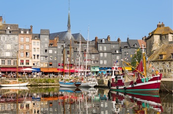 Lystbåde i havnen i Honfleur, Normandiet Frankrig