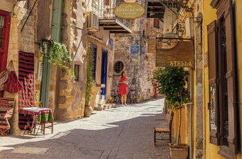 Hyggelig gade i Chania - Foto: Andreas Pajuvirta, Unsplash