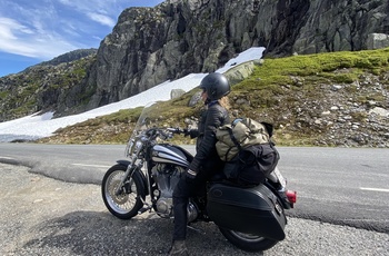 Henrietta på mc i Norge 