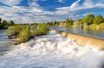 Vandfald på tværs af Snake River ved byen Idaho Falls