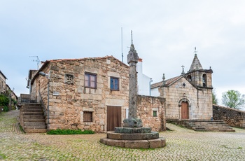 Idanha-a-Velha - Pelourinho som symbol på byen uafhængighed med tempelriddernes kors i væggen