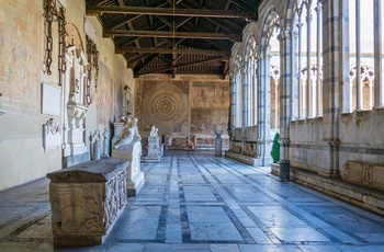 Indenfor i Camposanto i Pisa, Toscana - Italien
