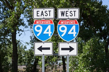 Interstate 94 vejskilte udenfor Medora i North Dakota