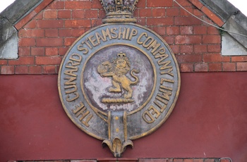 Irland, Cobh - Cunard rederiets emblem på pakhus i havnen