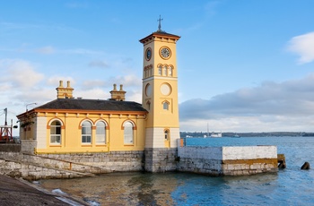 Irland, Cobh - det gamle rådhus med klokketårn