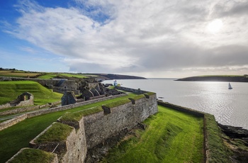Irland, County Cork - den ydre mur af Charles Fort ved Kinsale