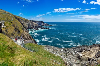 Irland, County Cork - panorama over broen og den barske kyst ved Mizen Head