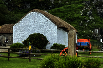 Irland, County Donegal - gammelt hus i Glencolmcille Folk Village Museum