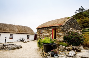 Irland, County Donegal - idylliske huse i Glencolmcille Folk Village