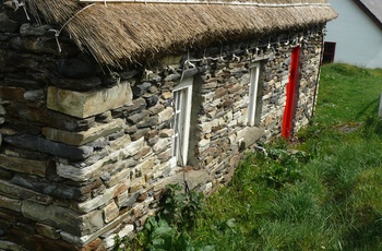 Irland, County Donegal - traditionel byggestil i Glencolmcille Folk Village