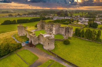 Irland, County Roscommon - Roscommon Castle i smukt aftenlys