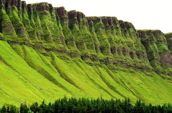 Irland, County Sligo - det grønne bjerg Benbulbin