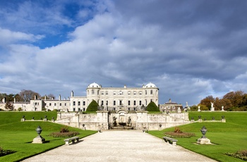 Irland, County Wickloe - det flotte Powerscourt House på en solskinsdag (Foto - Courtesy Chris Hill & Failte Ireland)