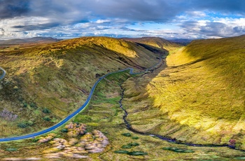 Irland, Donegal - luftfoto af landskabet ved Glengesh Pass 