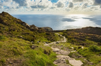 Irland, Donegal, Wild Atlantic Way - stien på toppen af klipperne ved Sliabh Liag 
