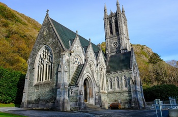 Irland, Connemara, Kylemore Abbey - den gotisk kirke