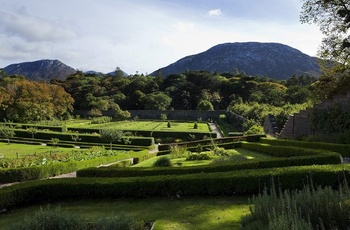 Irland, Connemara, Kyllemore Abbey - den viktorianske have