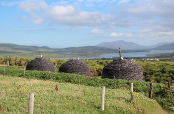 Irland, Ring of Kerry, Kerry Cliffs - udsigt over landskabet ind over land