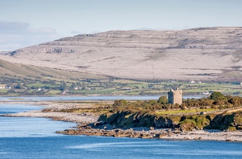 Sø og borg i Burren National Park, Irland