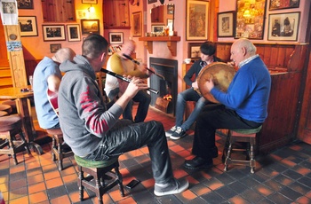 Musik hos Burren Roadside Tavern, Irland