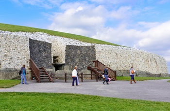 Newgrange, en 5.000 år gammel gravhøj i Irland