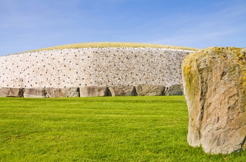 Newgrange, en 5.000 år gammel gravhøj i Irland