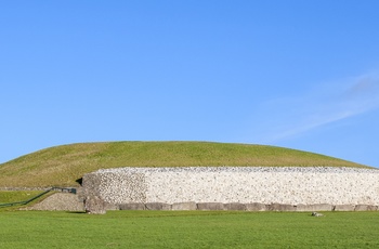 Newgrange, en 5.000 år gammel gravhøj i Irland
