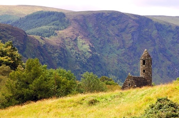 Gammel kirke i Wicklow bjergene, Irland