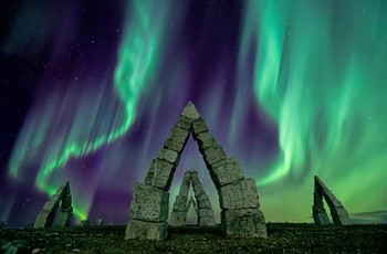 Nordlys over Artic Henge i Island