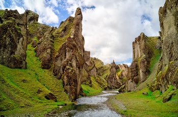 Fjaðrárgljúfur kløften og floden Fjaðrá , Island