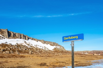 Skilt til Gerðubergs basaltklipper i det vestlige Island