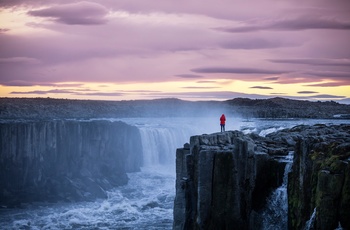 Hafragilsfoss vandfaldet der løber ud i Jökulsárgljúfur kløften, en del af Vatnajökull National Park, Island